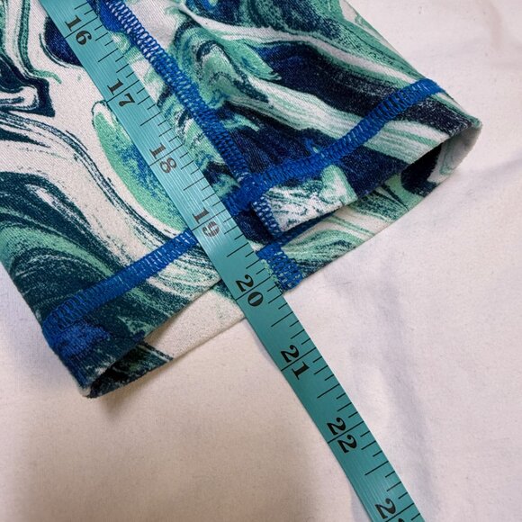 Patagonia Women’s Centered Crops Medium Blue Green Marble EUC - Picture 12 of 12